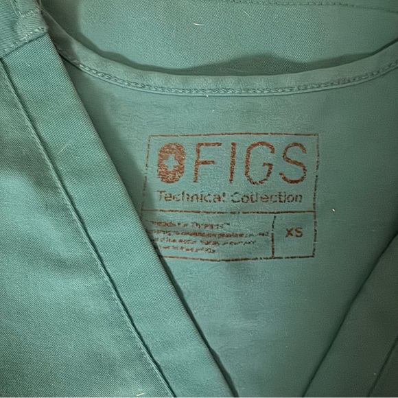 Figs scrub set in teal - Picture 3 of 3